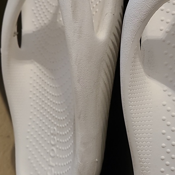 GUC Crocs Mellow flip flops W6/M4 - Picture 5 of 5